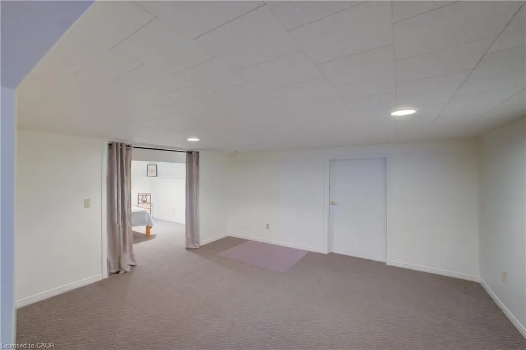 54 Springwood Crescent