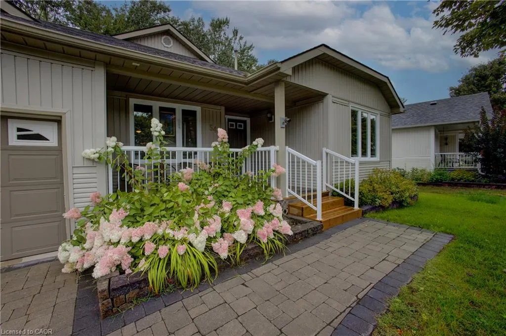 54 Springwood Crescent