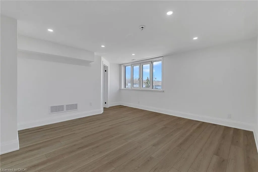 581 Lancaster Street W, #1