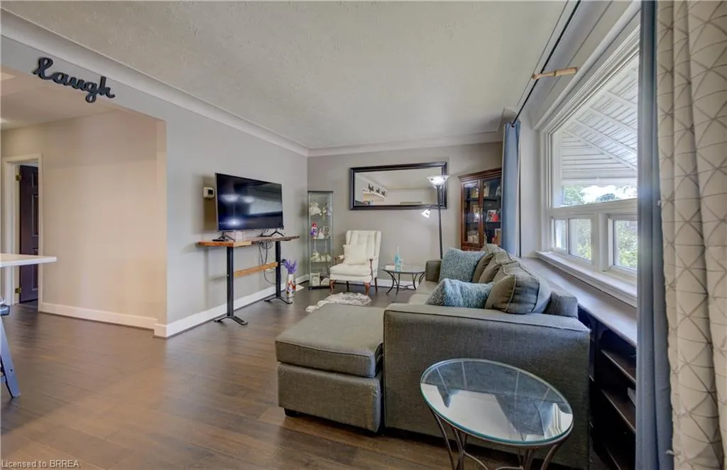 81 Strathcona Avenue