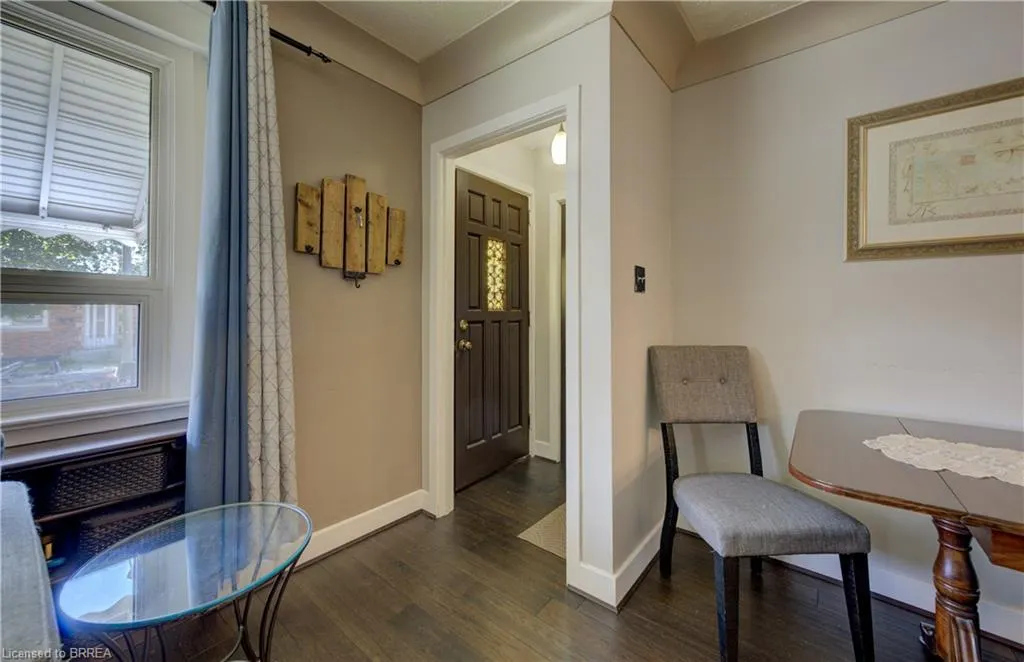81 Strathcona Avenue