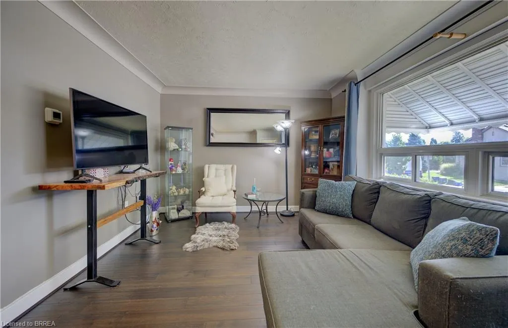 81 Strathcona Avenue
