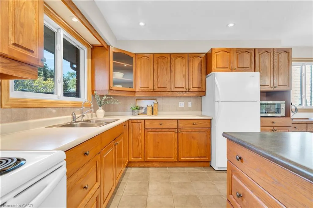 115 White Pine Crescent