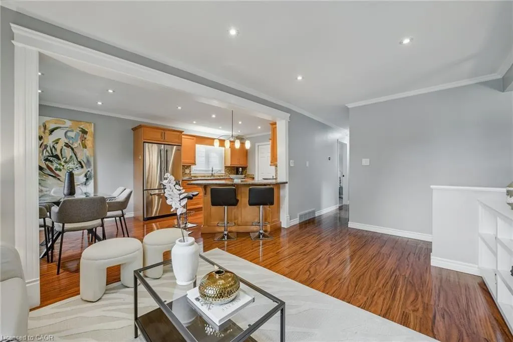 67 Westbury Crescent