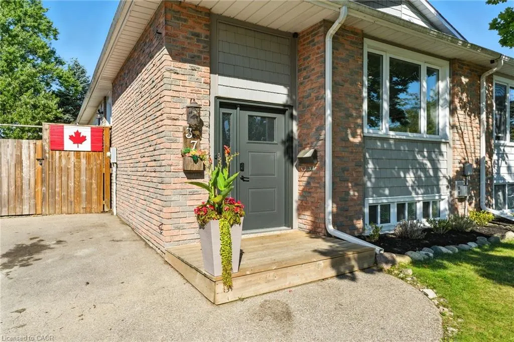 37 Maple Crescent