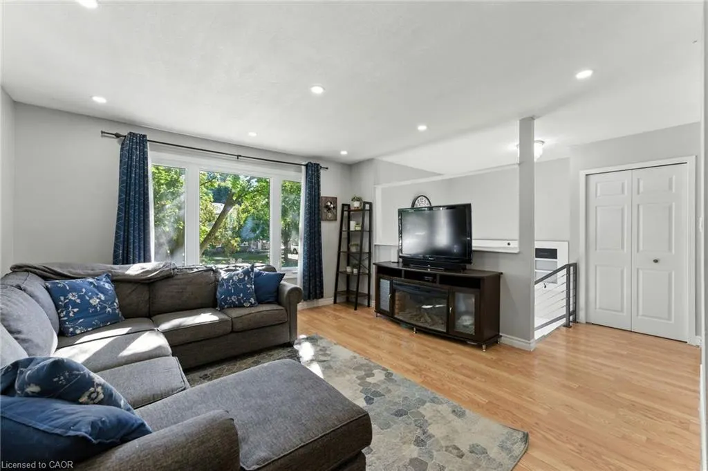 37 Maple Crescent