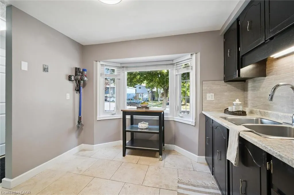 99 Carter Crescent
