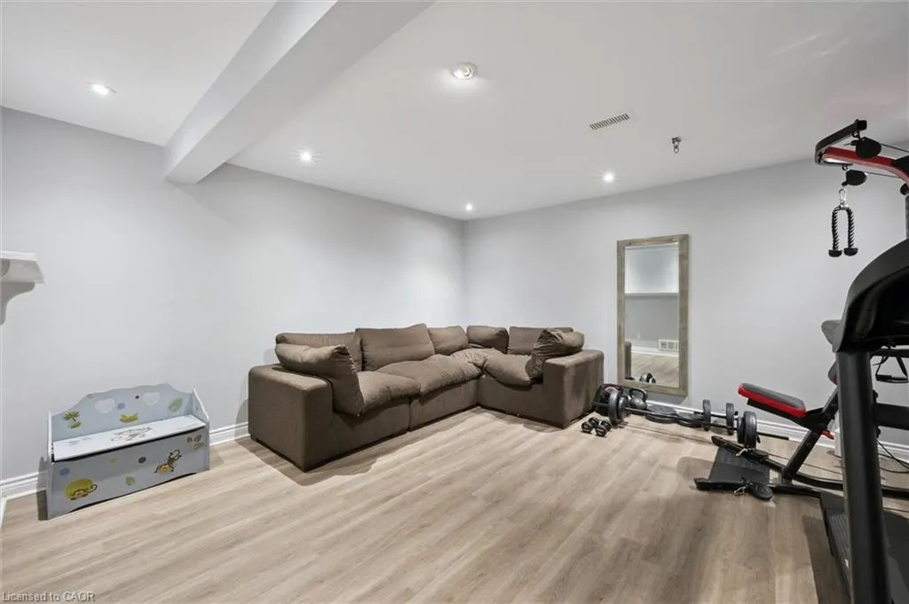 99 Carter Crescent