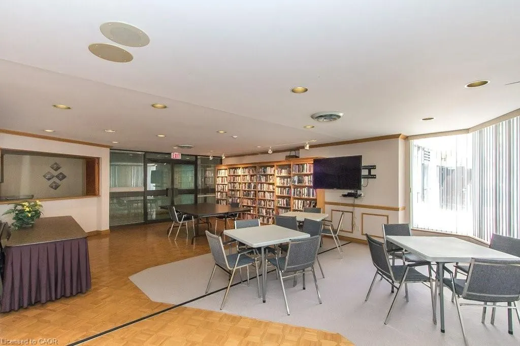 4 Willow Street, #903
