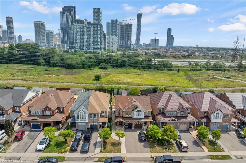 562 Orange Walk Crescent