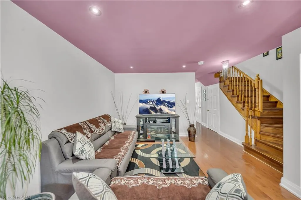562 Orange Walk Crescent