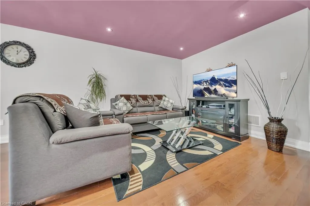 562 Orange Walk Crescent
