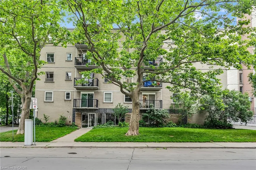 40 Robinson Street, #208