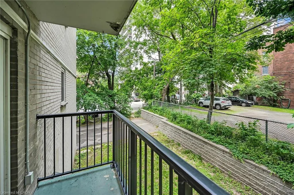 40 Robinson Street, #208