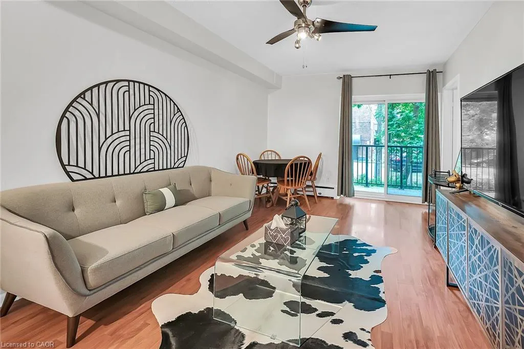 40 Robinson Street, #208