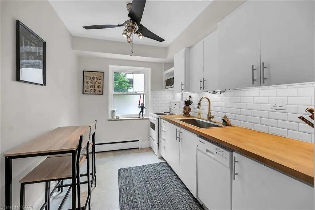 40 Robinson Street, #208