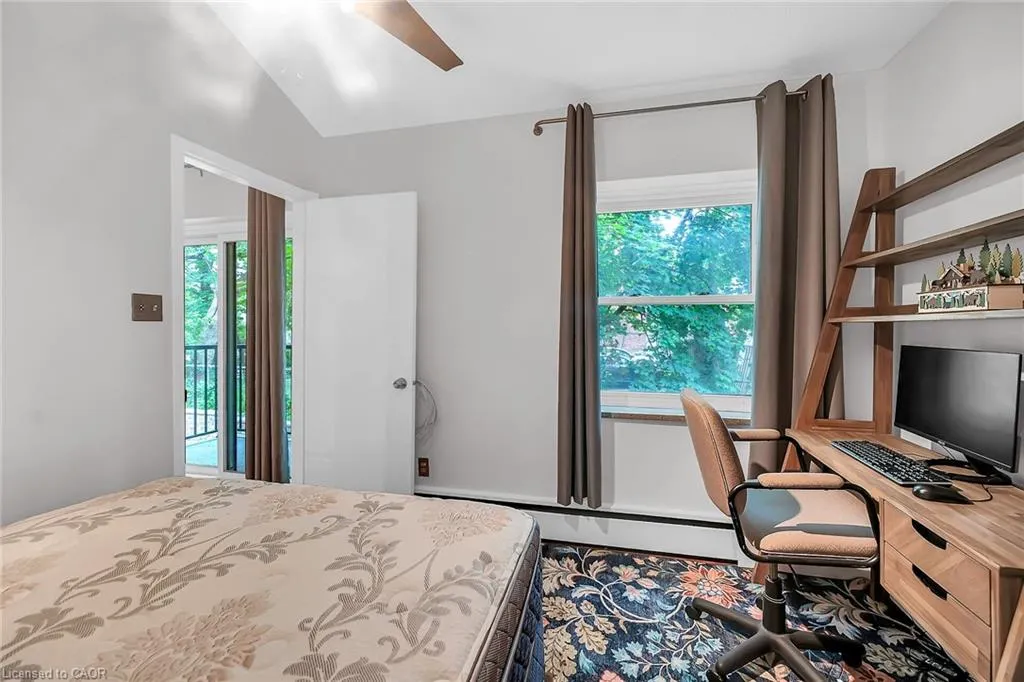 40 Robinson Street, #208