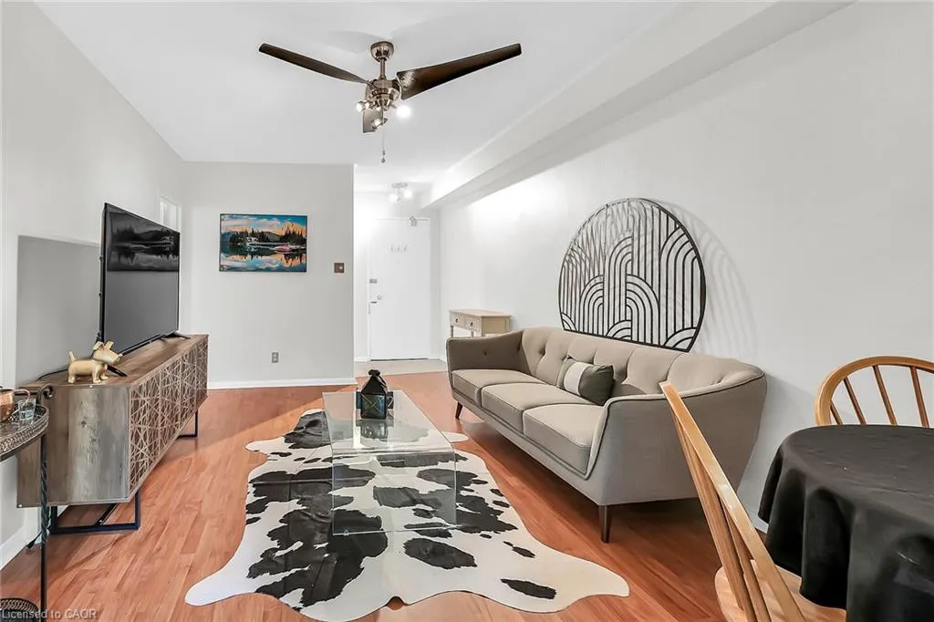 40 Robinson Street, #208