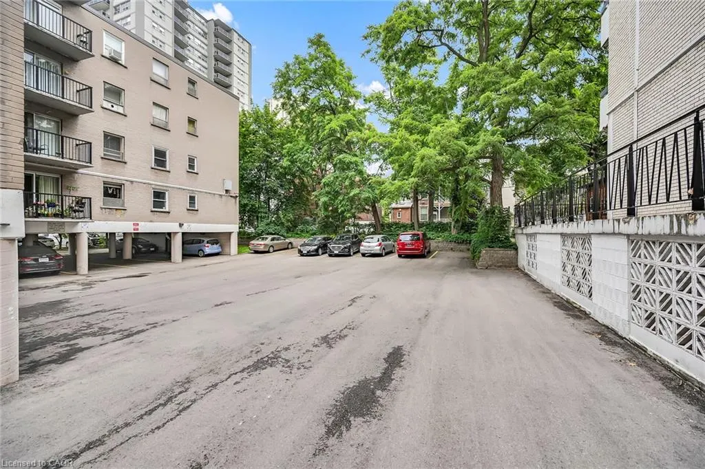 40 Robinson Street, #208