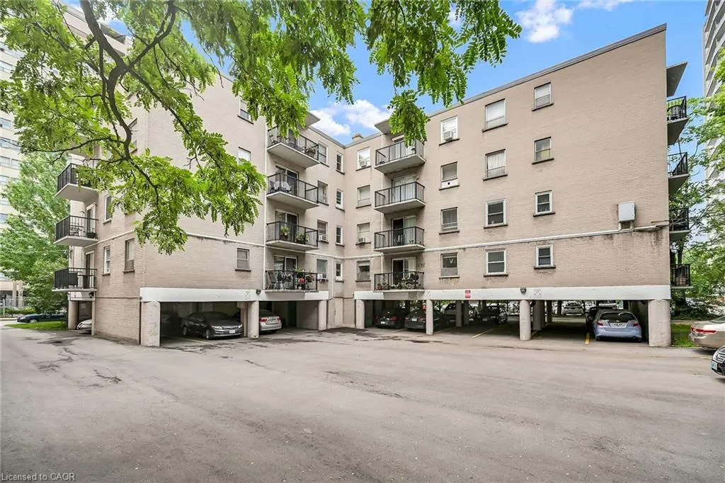 40 Robinson Street, #208