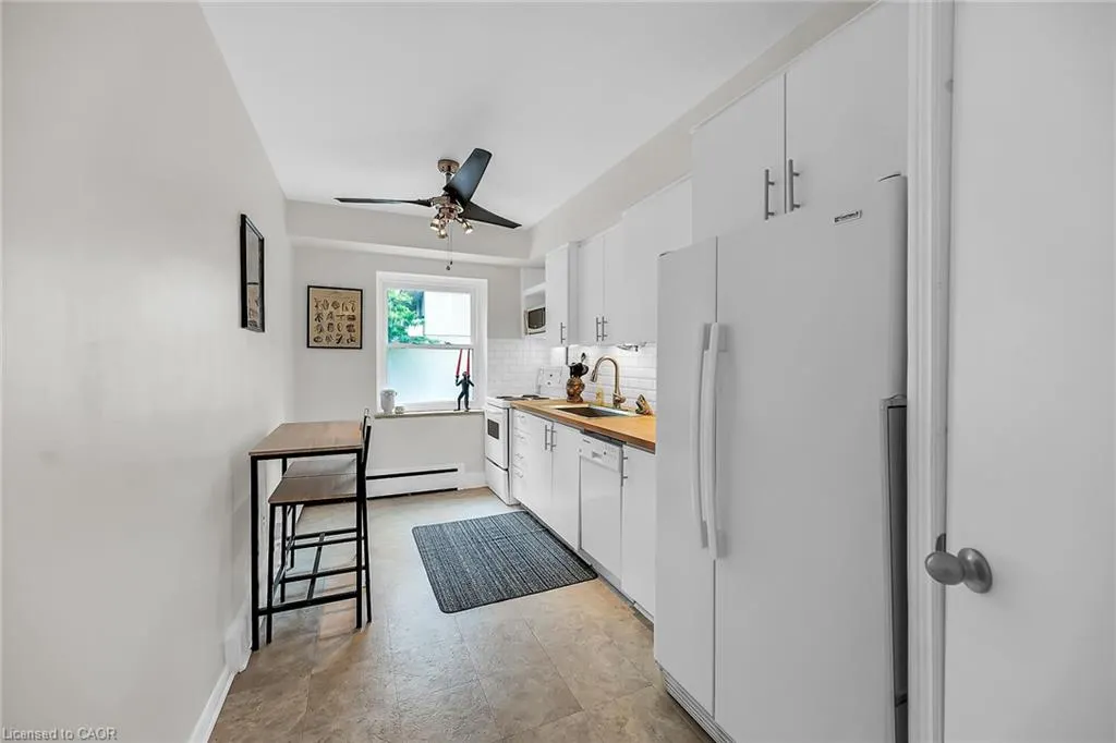 40 Robinson Street, #208