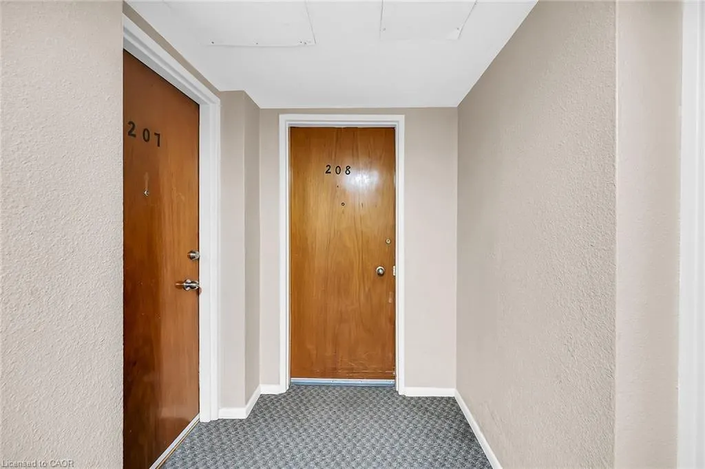 40 Robinson Street, #208