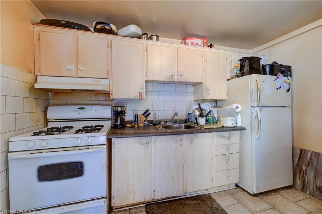 60-62 Colborne Street W