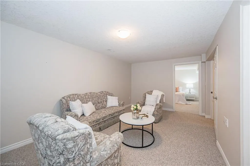24 Beechlawn Boulevard