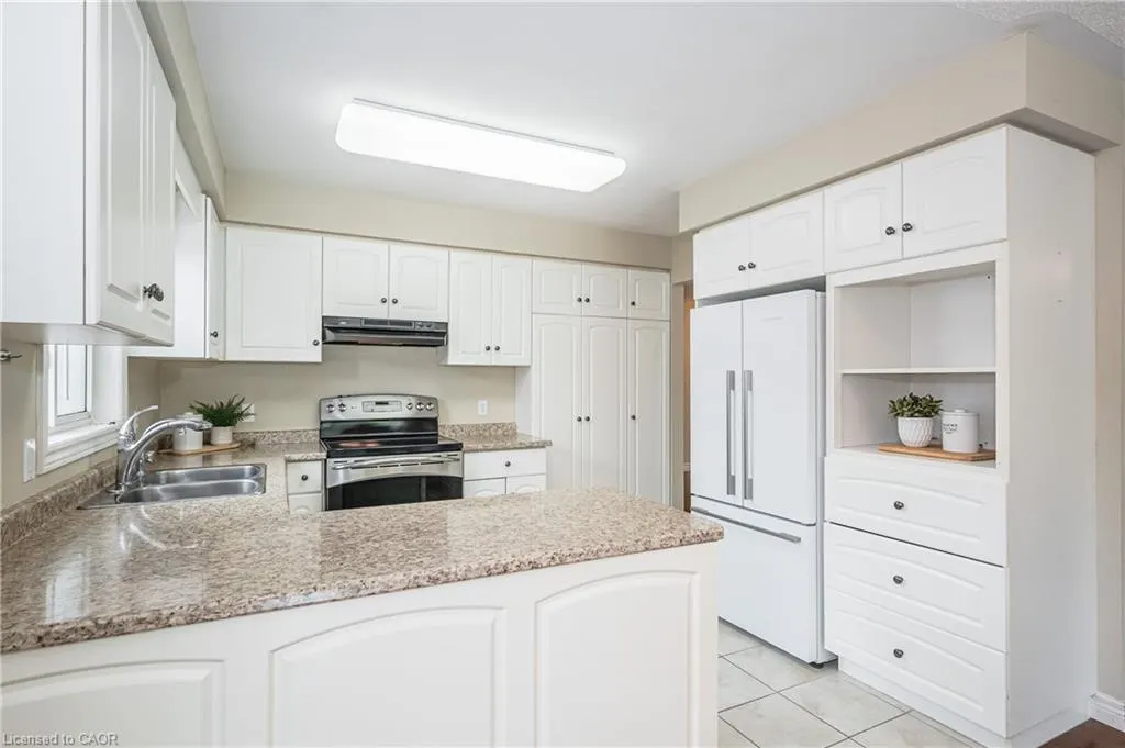 24 Beechlawn Boulevard