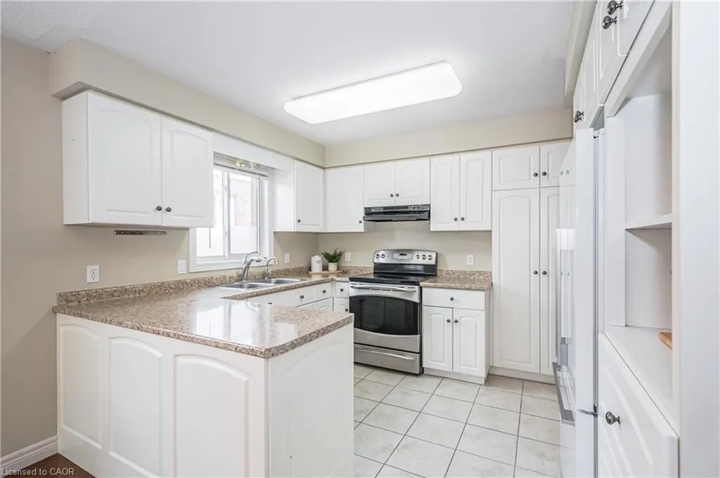 24 Beechlawn Boulevard