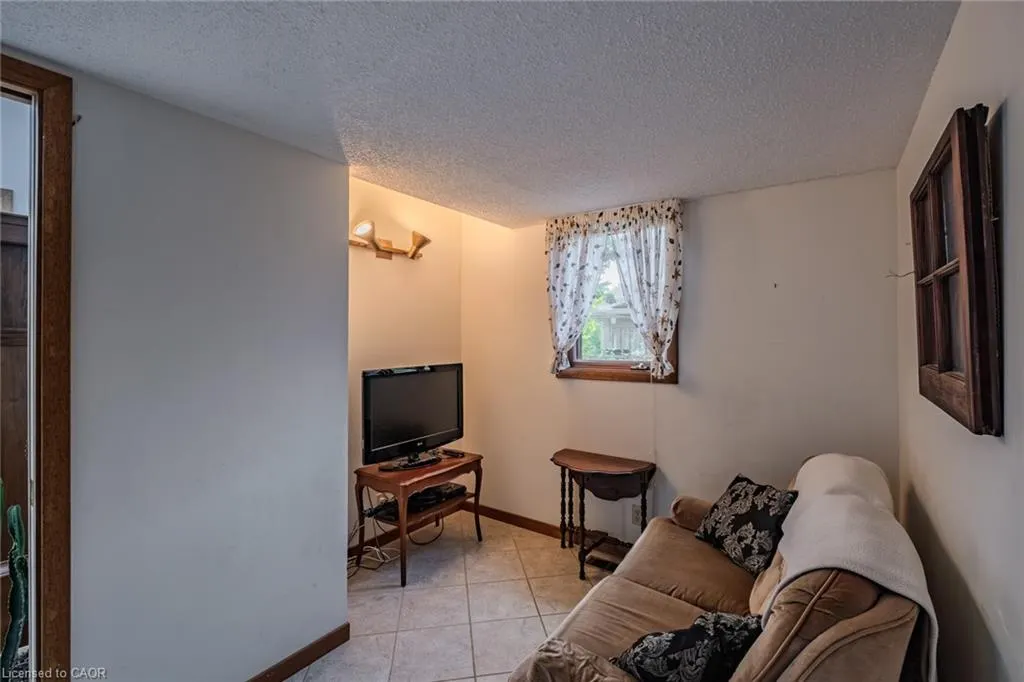 38 Sunninghill Dr