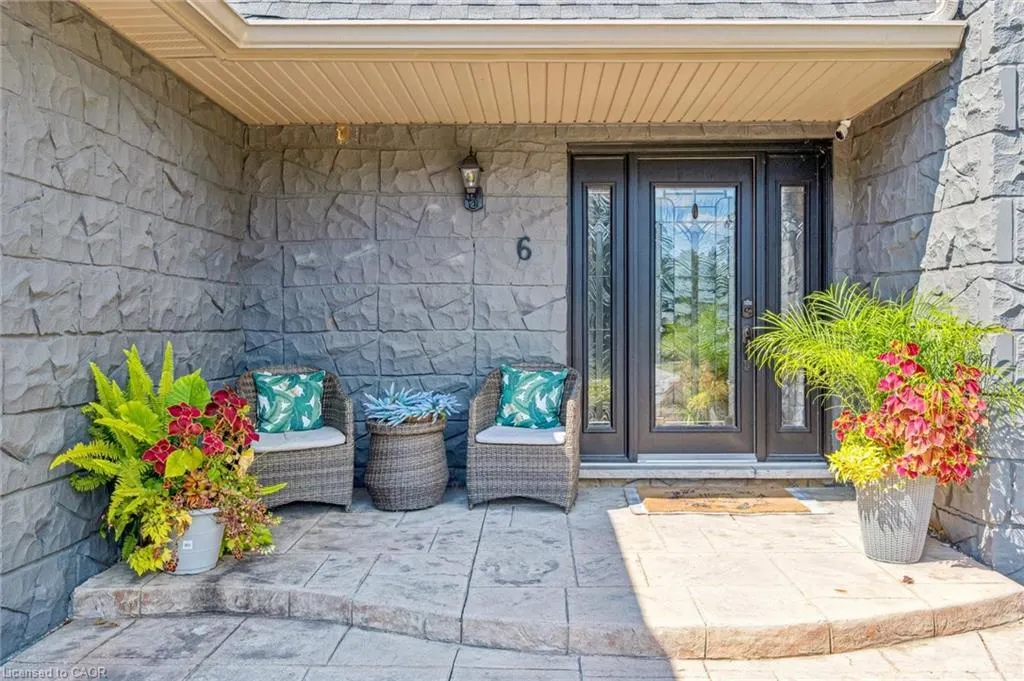 6 Coachman Crescent