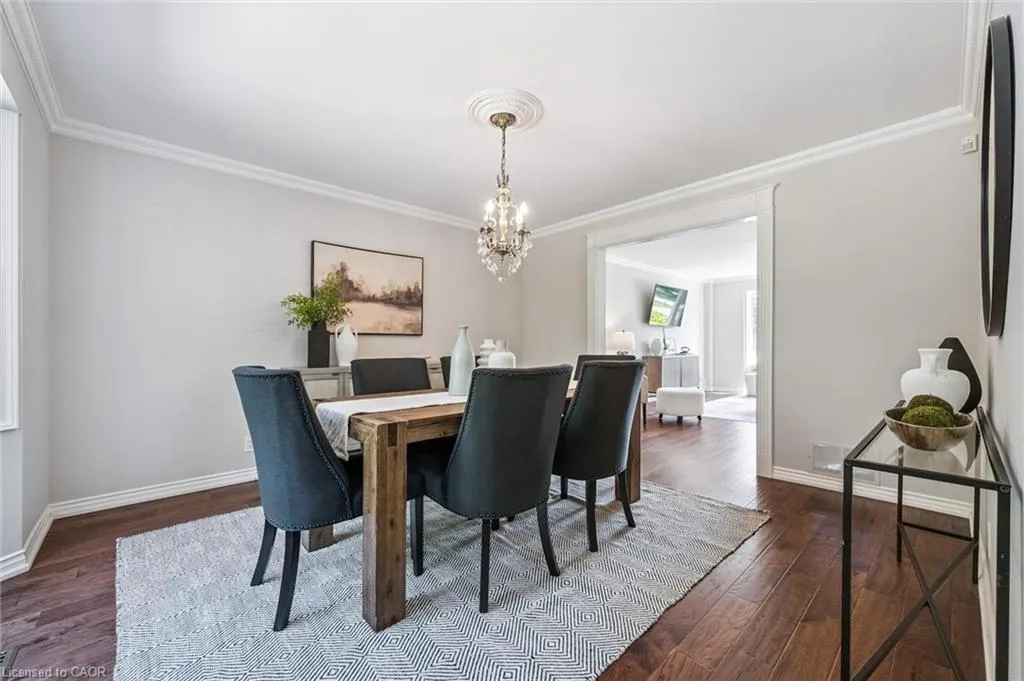6 Coachman Crescent