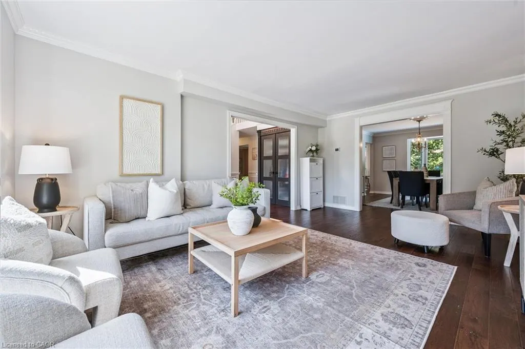 6 Coachman Crescent