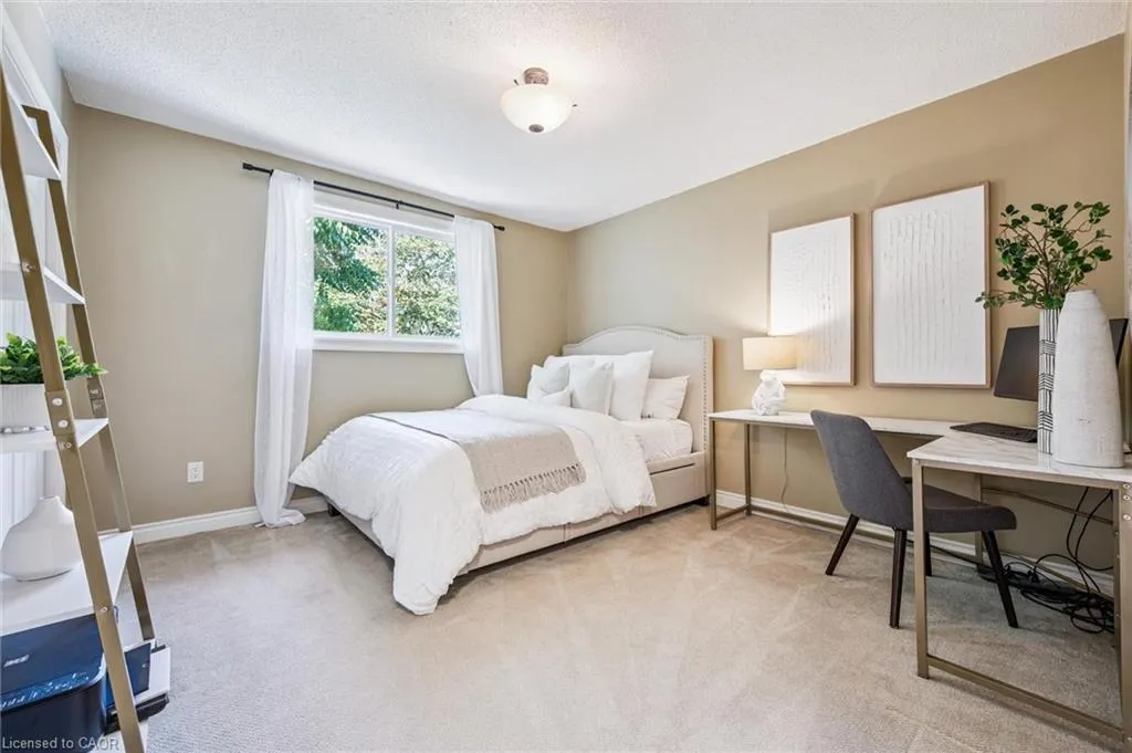 6 Coachman Crescent