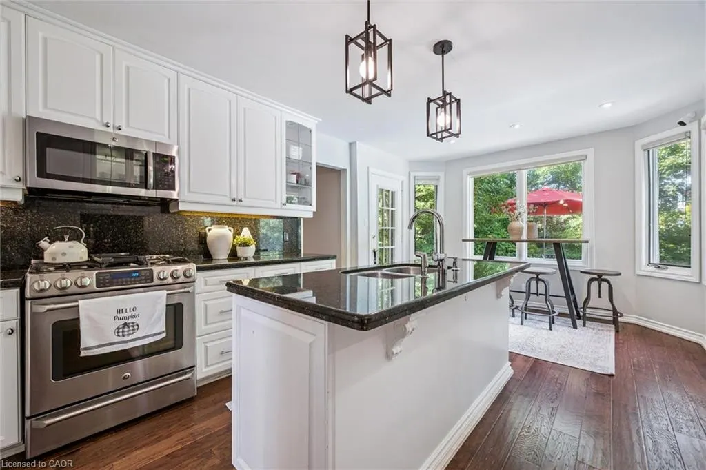6 Coachman Crescent