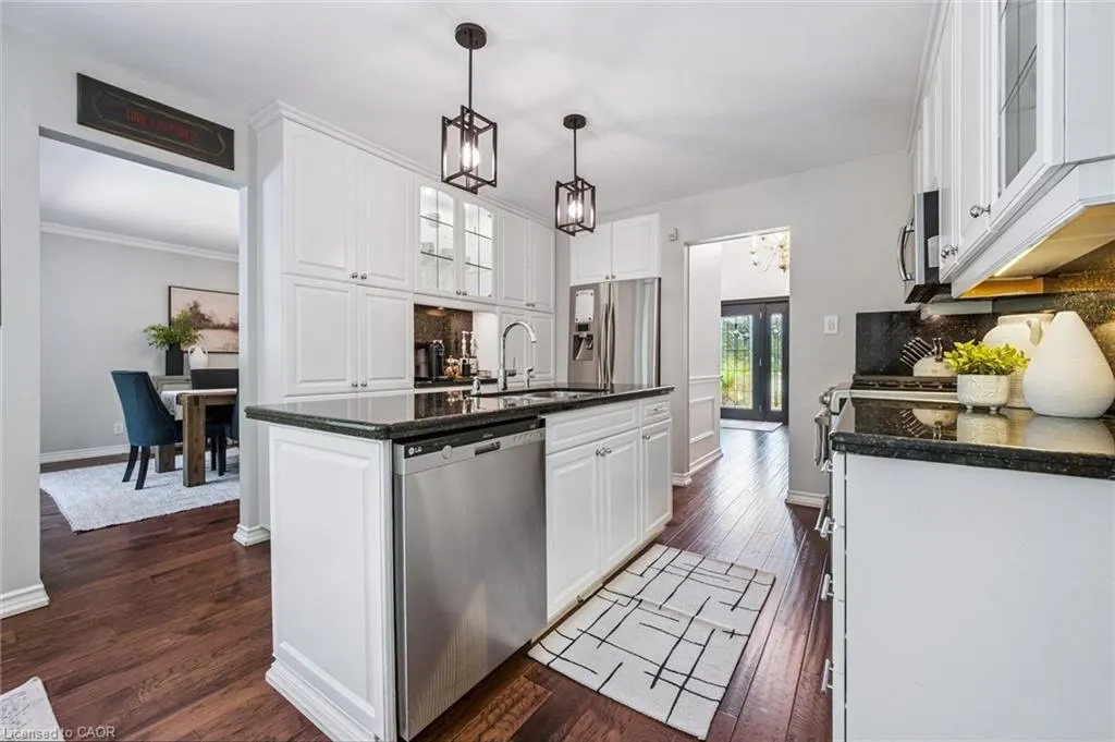 6 Coachman Crescent