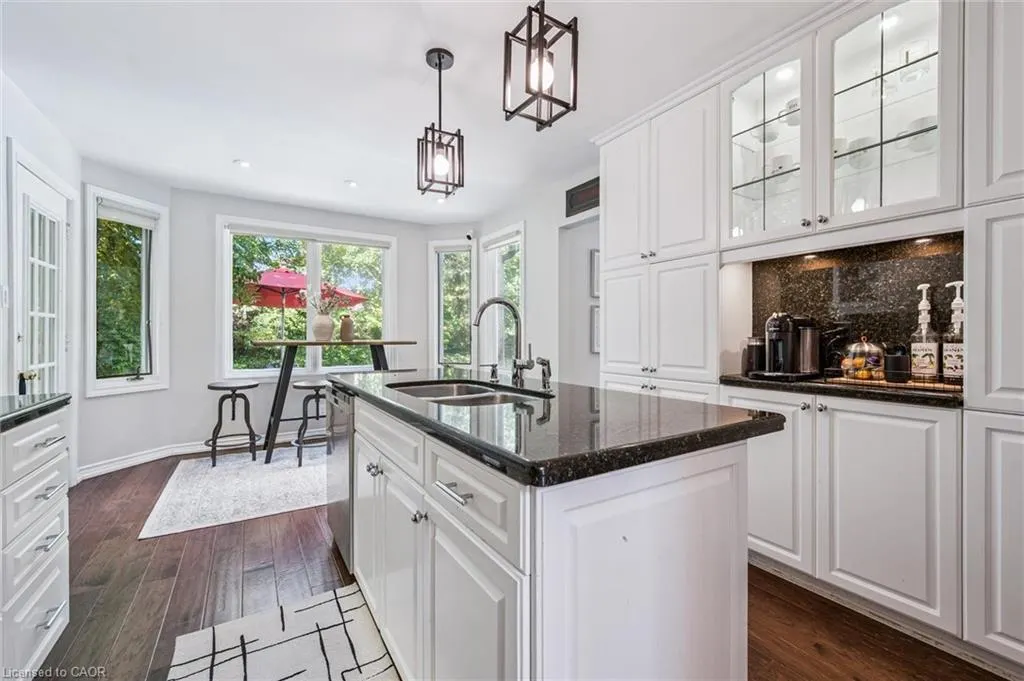 6 Coachman Crescent