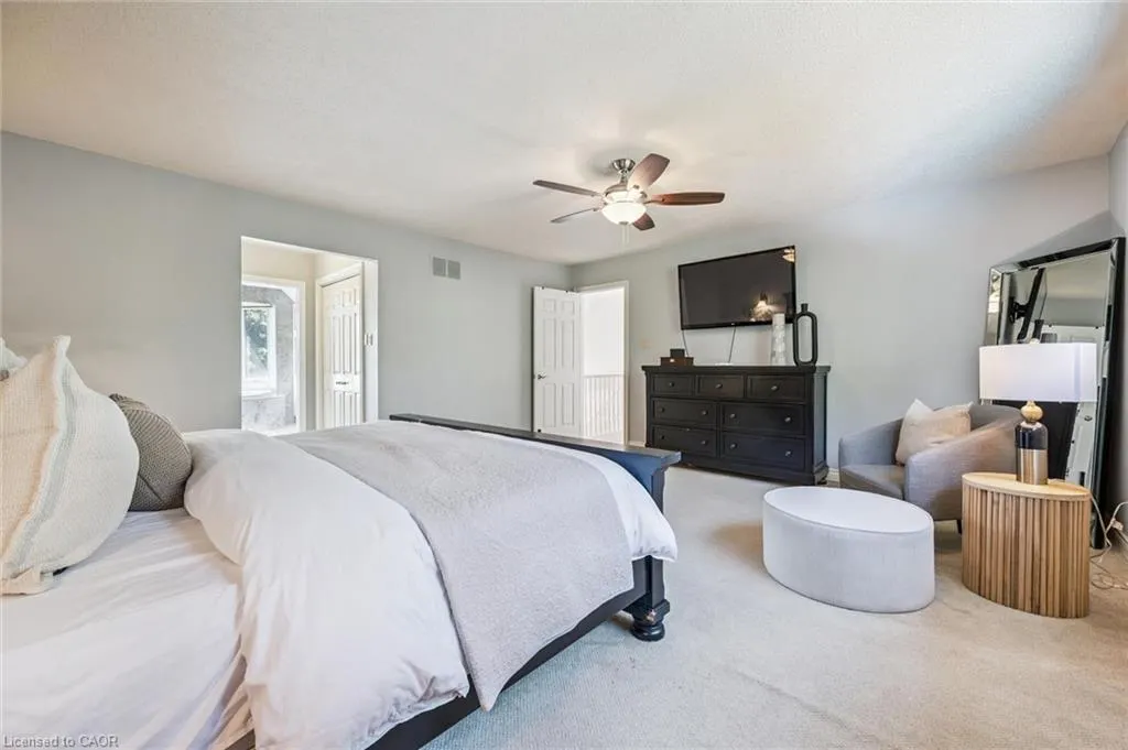 6 Coachman Crescent