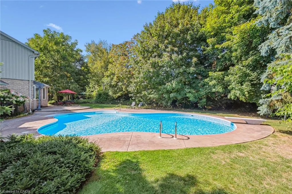 6 Coachman Crescent