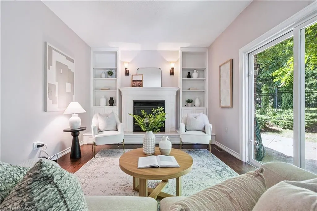 6 Coachman Crescent