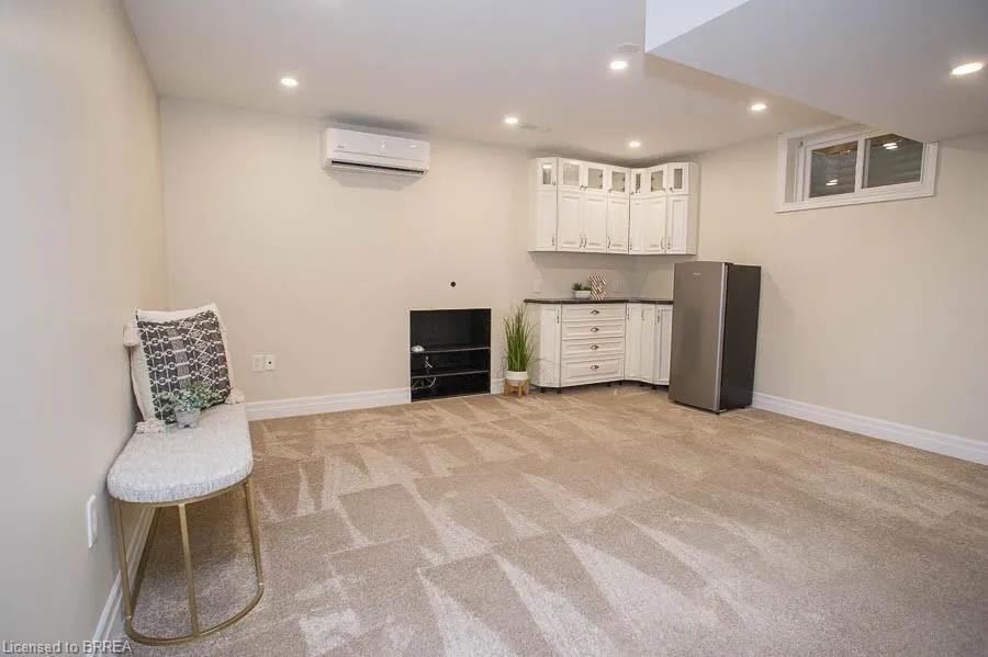 89 Dante Crescent