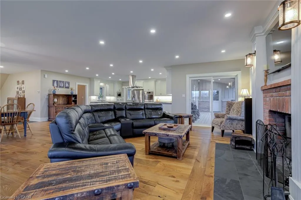 1041 8th Concession Road W