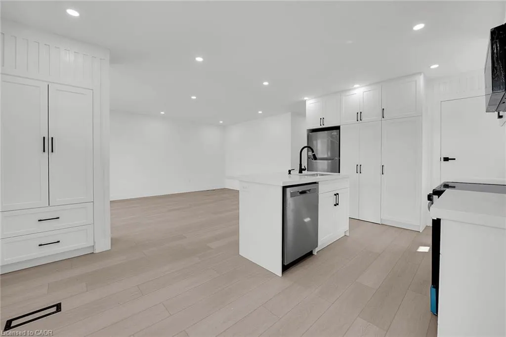 4 Lilacside Drive