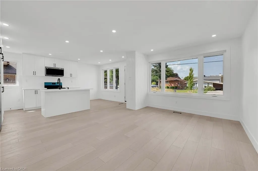 4 Lilacside Drive