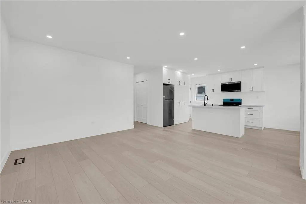 4 Lilacside Drive