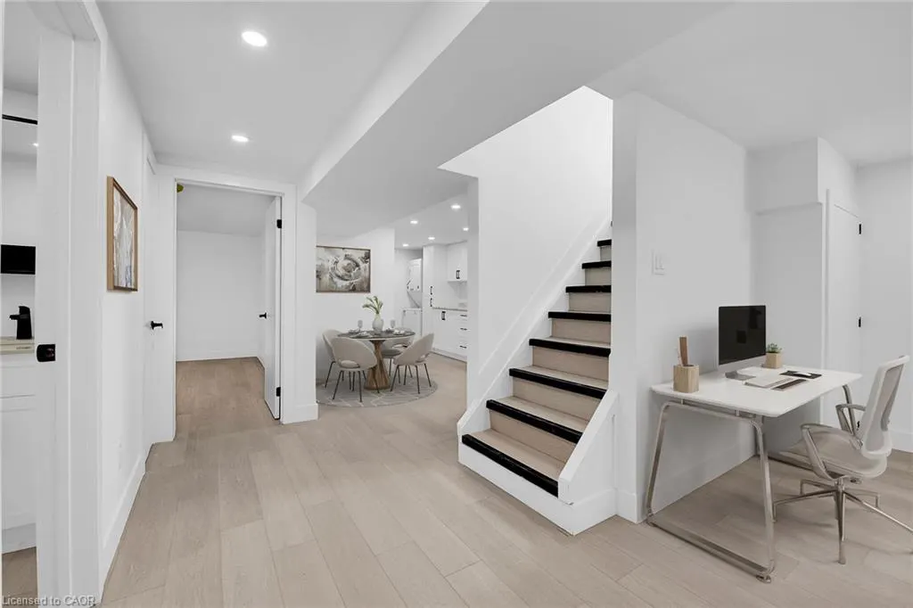 4 Lilacside Drive