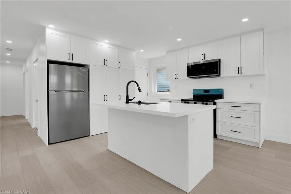 4 Lilacside Drive