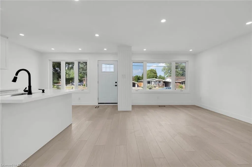 4 Lilacside Drive