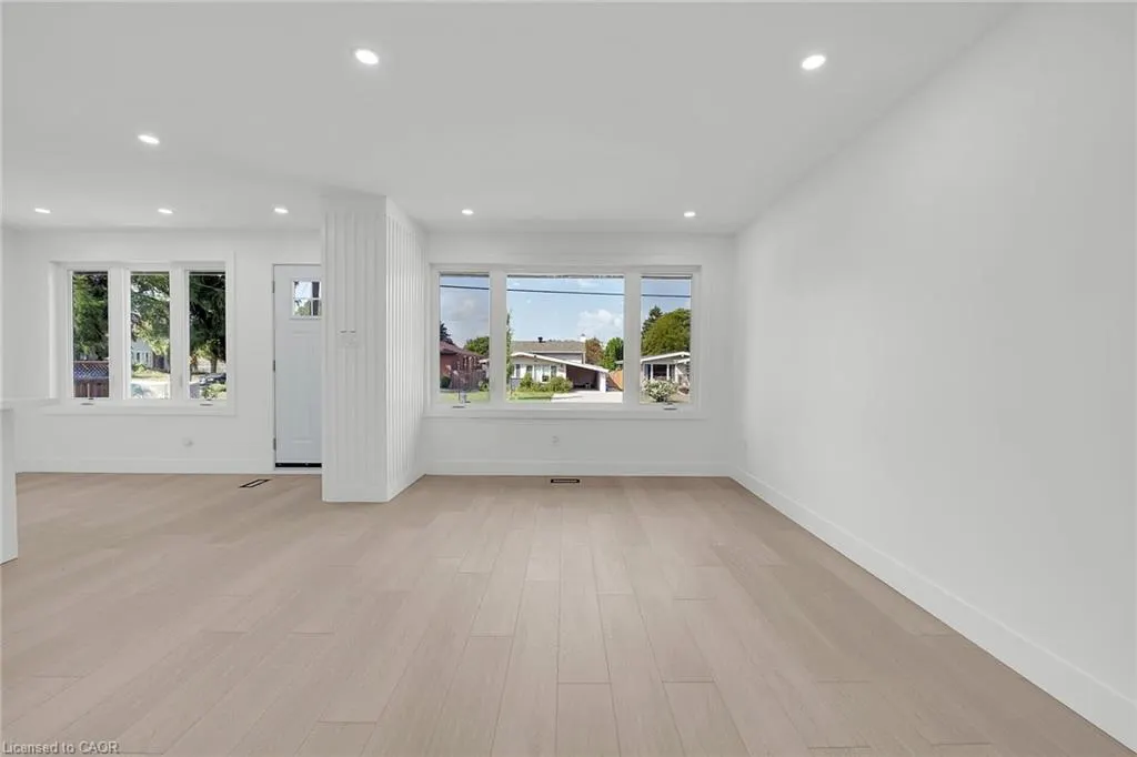 4 Lilacside Drive